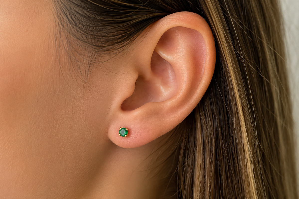 TOPOS EN ORO 18K CON ESMERALDA NATURAL